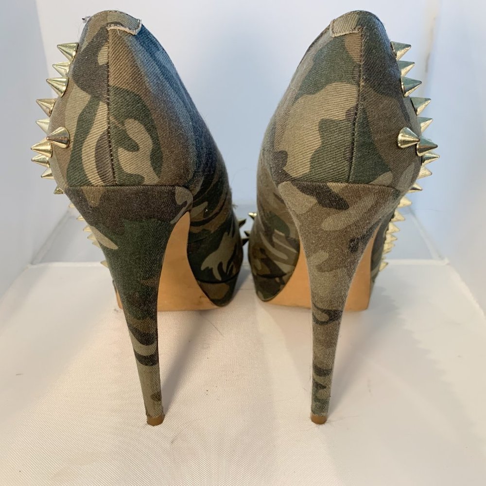 Heels - Picture 3 of 3